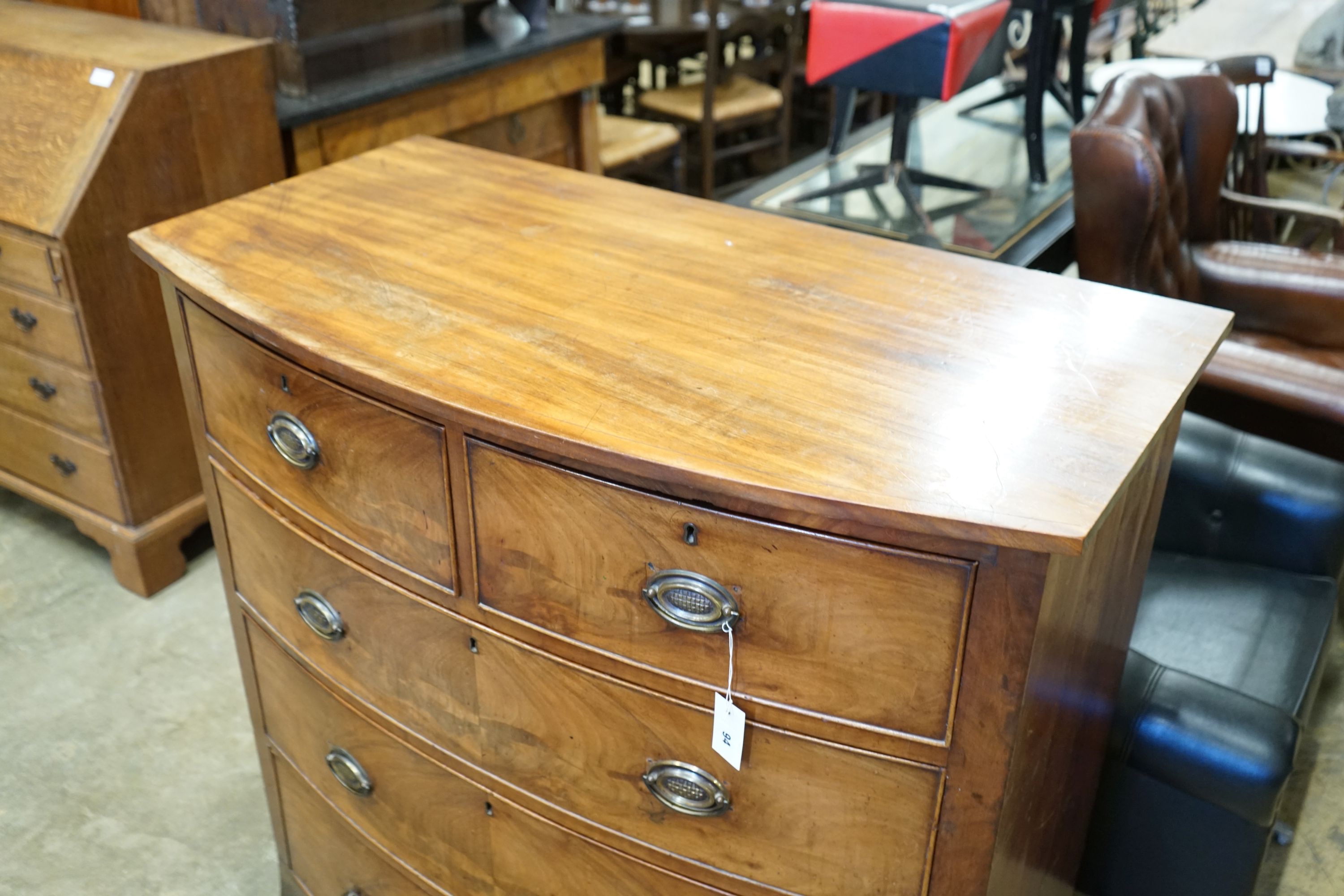 A Regency mahogany bow front chest of drawers, width 109cm, depth 56cm, height 112cm